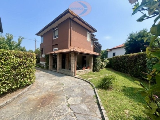 casa indipendente in vendita a Besana in Brianza