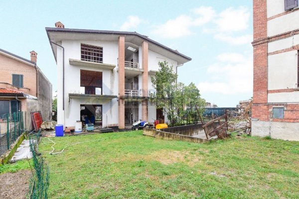 appartamento in vendita a Besana in Brianza in zona Villa Raverio