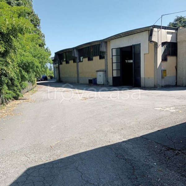 locale commerciale in vendita a Besana in Brianza