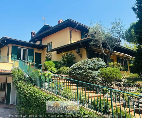 casa indipendente in vendita a Besana in Brianza in zona Villa Raverio