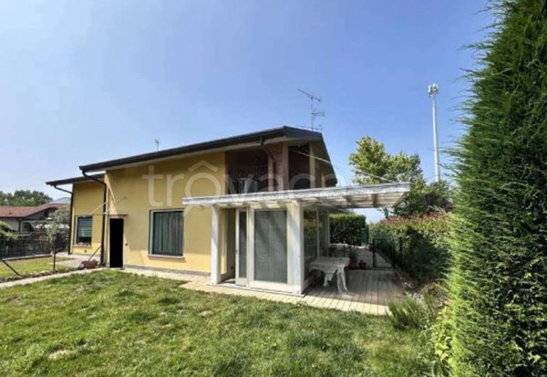 casa indipendente in vendita a Besana in Brianza
