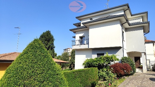appartamento in vendita a Besana in Brianza in zona Montesiro