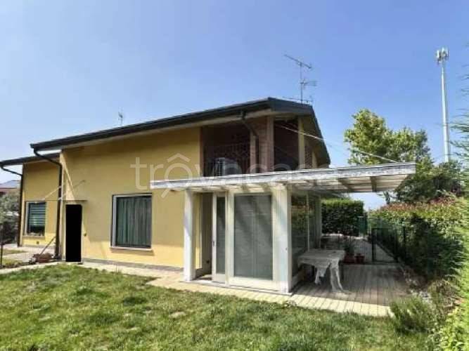 casa indipendente in vendita a Besana in Brianza