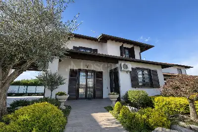 casa indipendente in vendita a Besana in Brianza