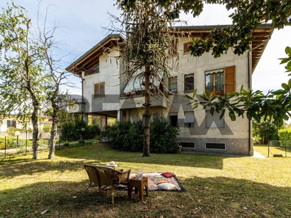 appartamento in vendita a Besana in Brianza in zona Villa Raverio