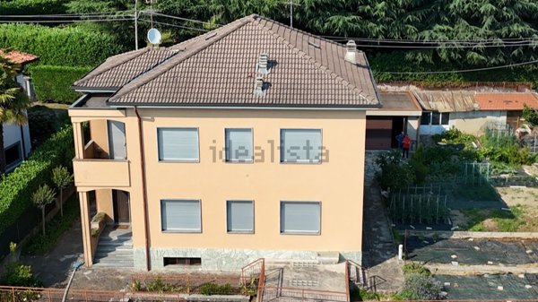 casa indipendente in vendita a Besana in Brianza in zona Montesiro
