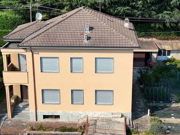 casa indipendente in vendita a Besana in Brianza in zona Montesiro