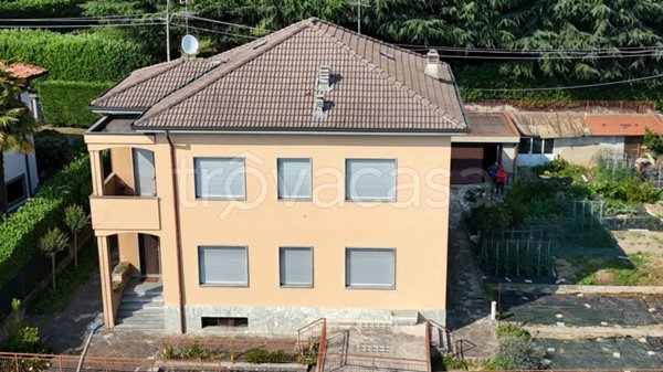 casa indipendente in vendita a Besana in Brianza in zona Montesiro
