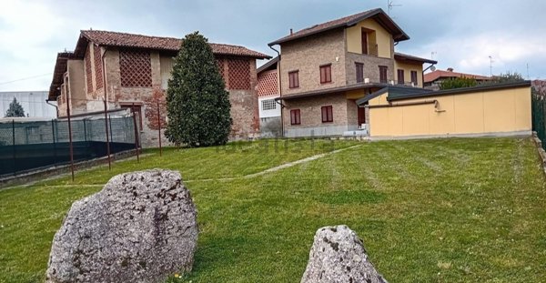 casa indipendente in vendita a Besana in Brianza
