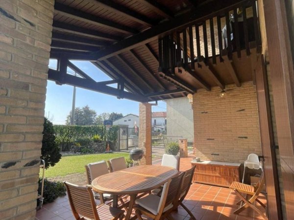 casa indipendente in vendita a Besana in Brianza in zona Calò