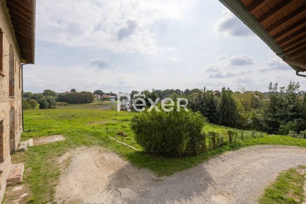 casa indipendente in vendita a Besana in Brianza in zona Villa Raverio