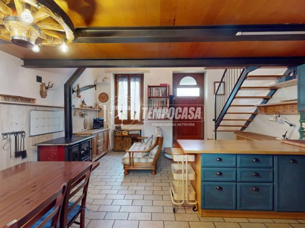 appartamento in vendita a Besana in Brianza in zona Calò