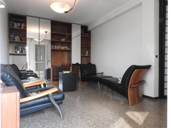 casa indipendente in vendita a Besana in Brianza in zona Villa Raverio