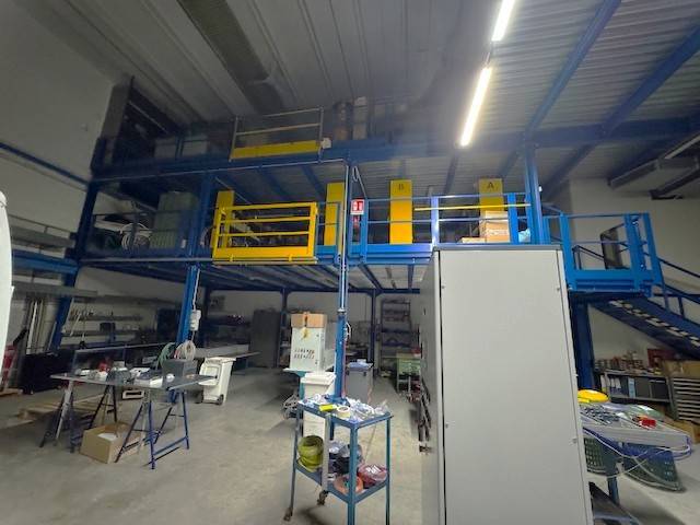 locale commerciale in vendita a Biassono