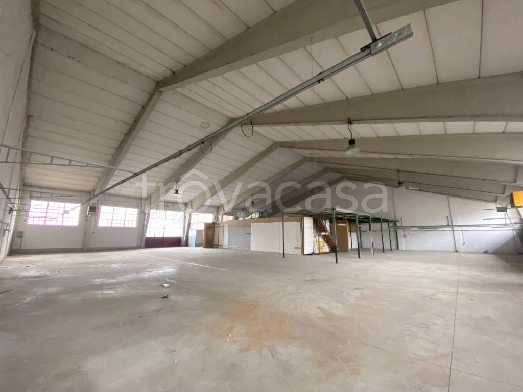 locale commerciale in vendita a Biassono
