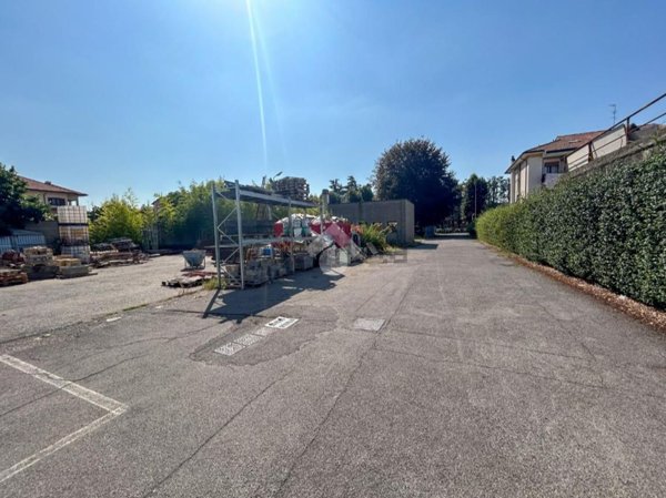 capannone in vendita a Biassono