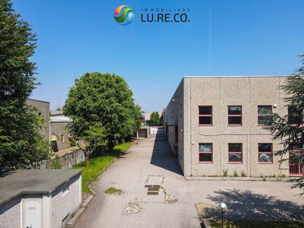 locale commerciale in vendita a Biassono