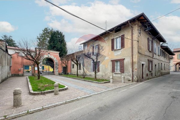 locale di sgombero in vendita a Biassono