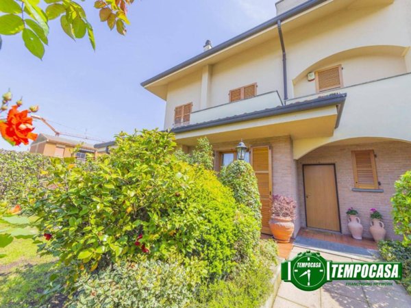 casa indipendente in vendita a Biassono