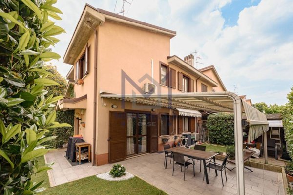 casa indipendente in vendita a Biassono