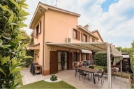 casa indipendente in vendita a Biassono