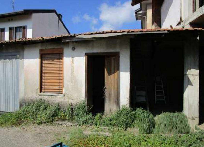 locale di sgombero in vendita a Biassono