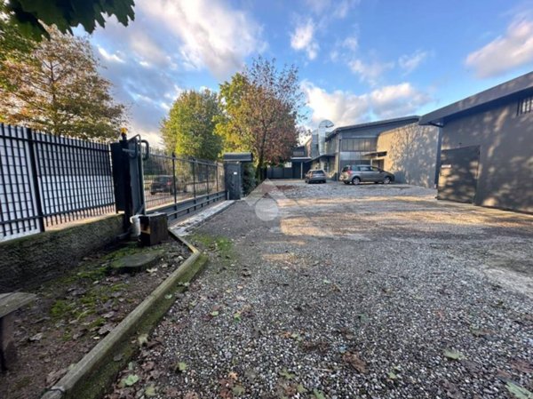 locale di sgombero in vendita a Biassono