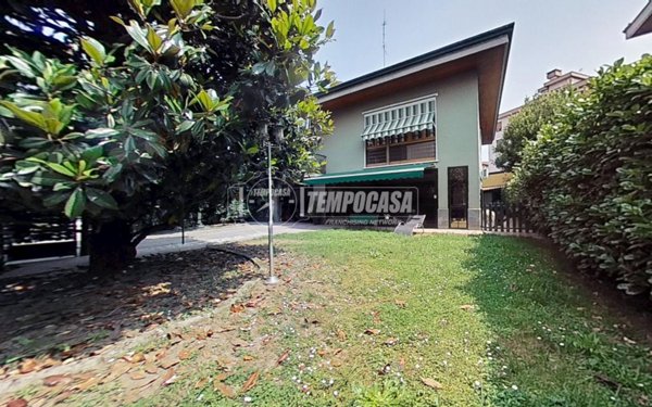 casa indipendente in vendita a Biassono