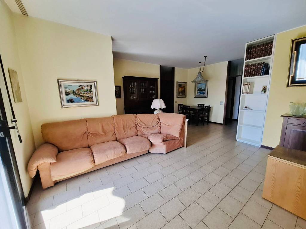 appartamento in vendita a Biassono