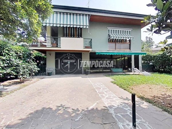 casa indipendente in vendita a Biassono