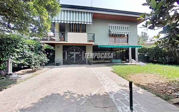 casa indipendente in vendita a Biassono