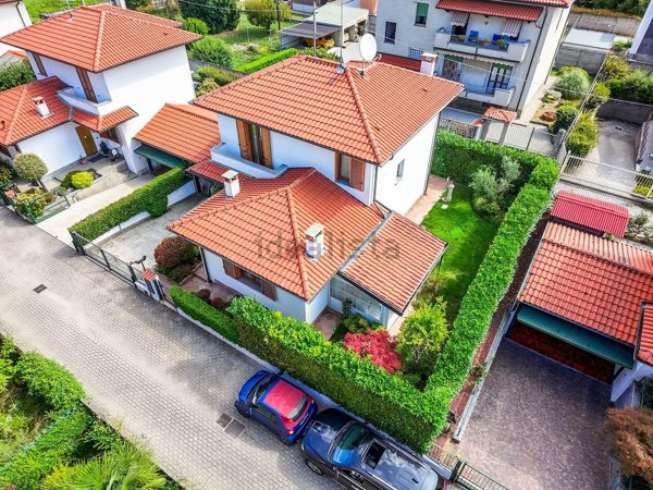 casa indipendente in vendita a Biassono