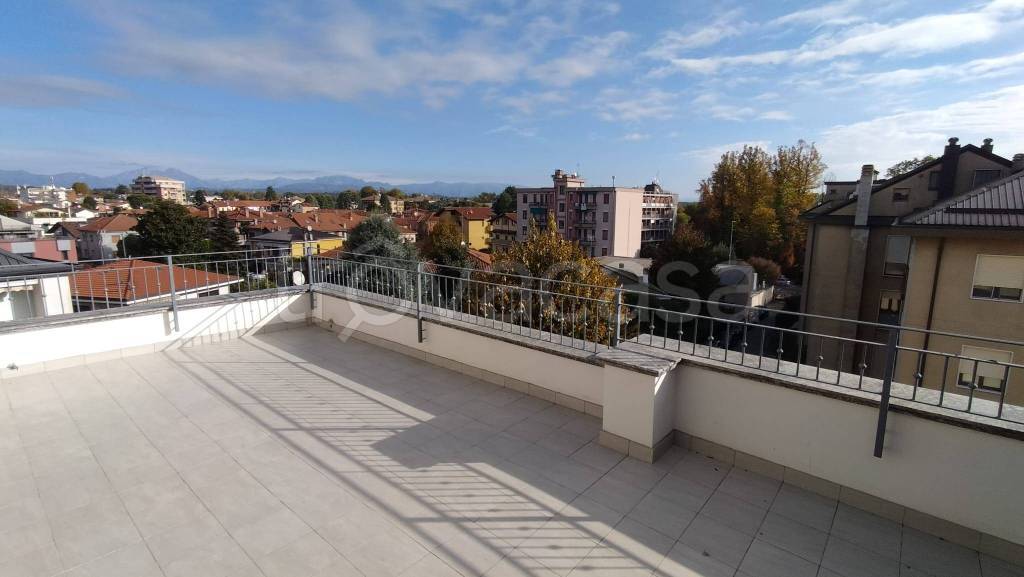 appartamento in vendita a Biassono