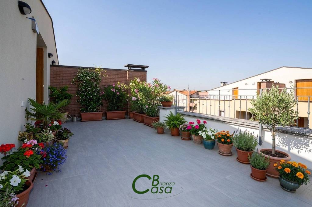appartamento in vendita a Biassono