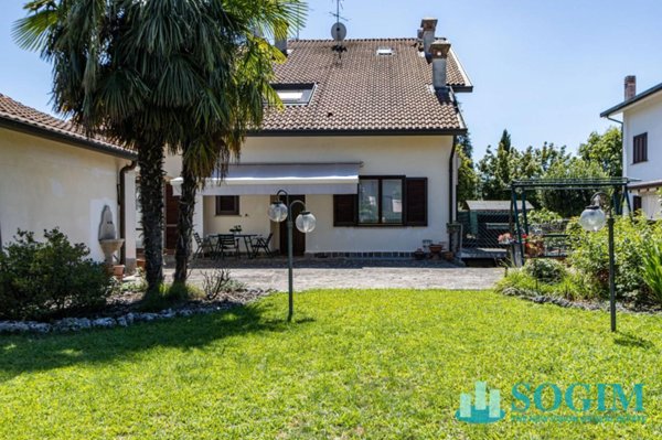 casa indipendente in vendita a Biassono