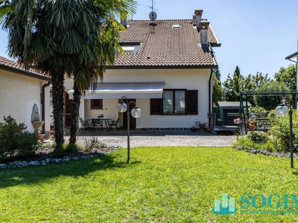 casa indipendente in vendita a Biassono