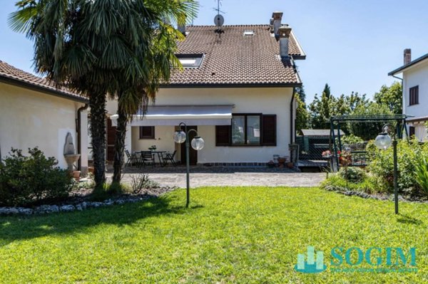 casa indipendente in vendita a Biassono