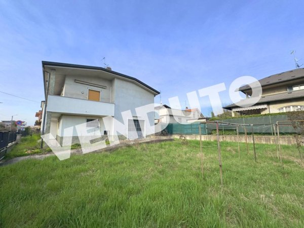 casa indipendente in vendita a Biassono