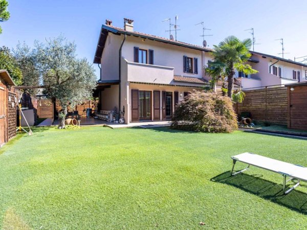 casa indipendente in vendita a Biassono