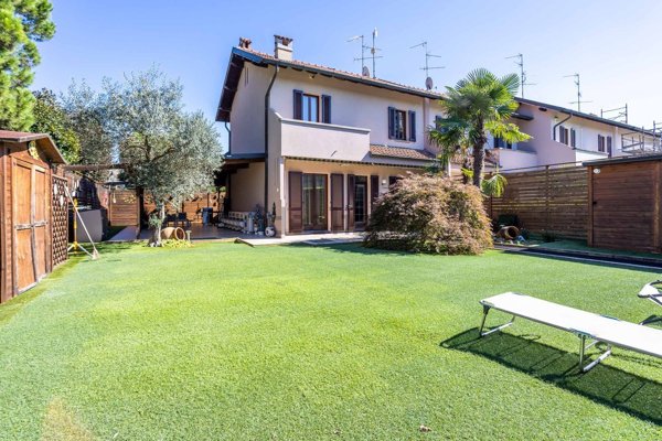 casa indipendente in vendita a Biassono
