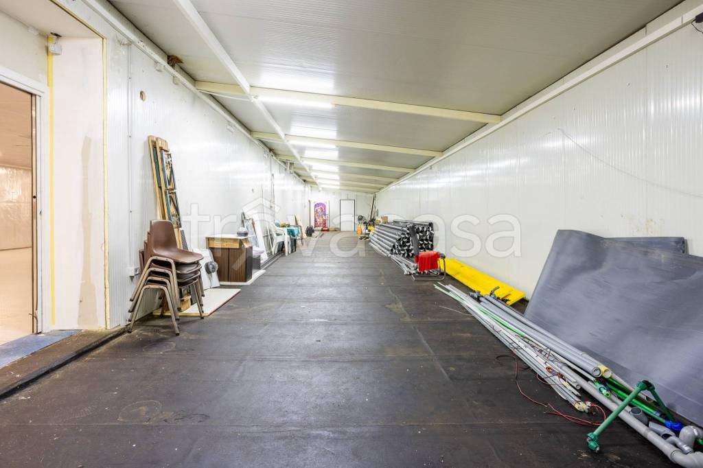 locale commerciale in vendita a Biassono