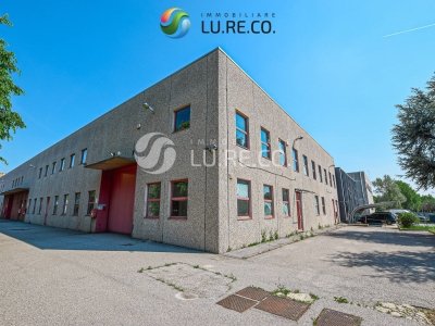 capannone in vendita a Biassono