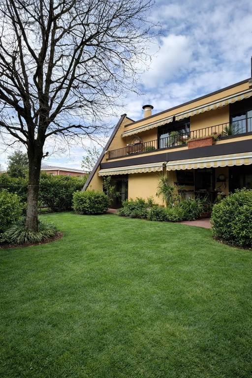 casa indipendente in vendita a Biassono