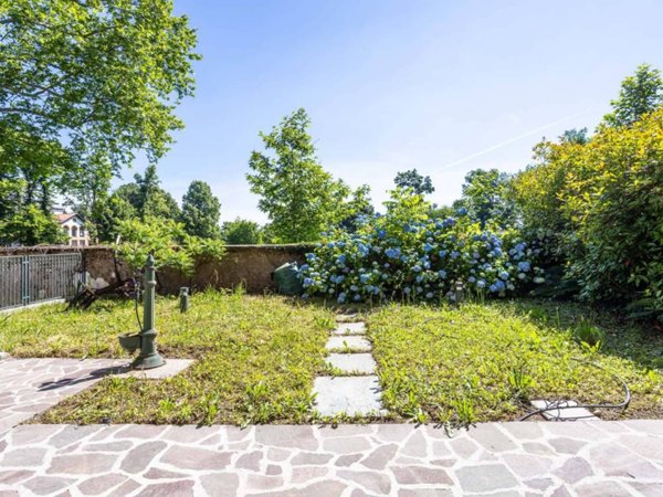 appartamento in vendita a Biassono