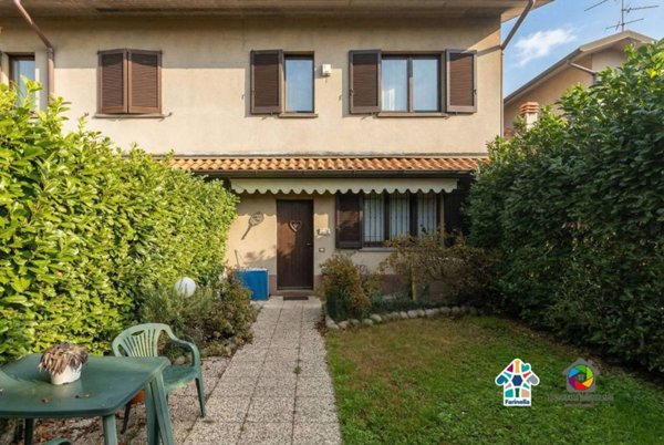 casa indipendente in vendita a Biassono