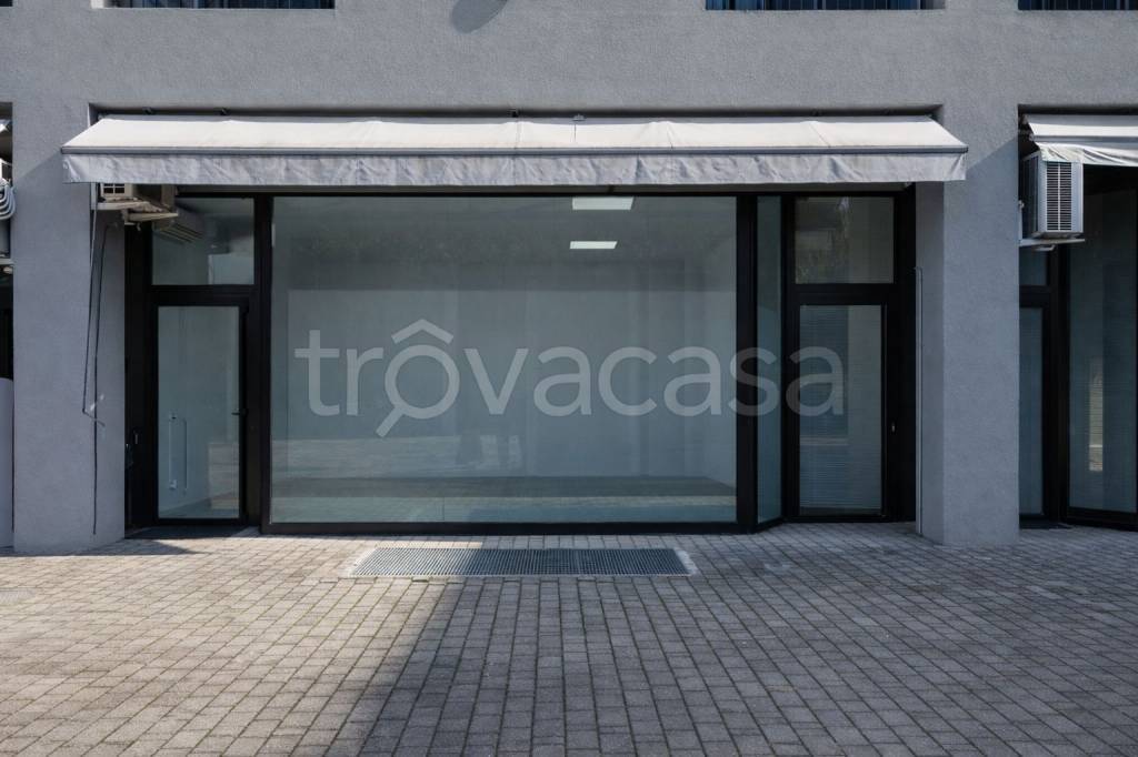 negozio in vendita a Biassono