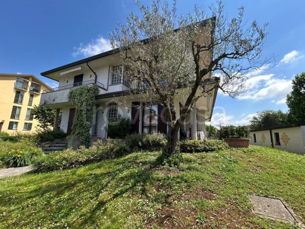 appartamento in vendita a Biassono