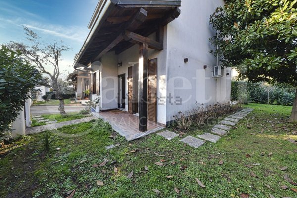 casa indipendente in vendita a Biassono