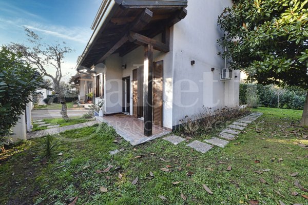 casa indipendente in vendita a Biassono