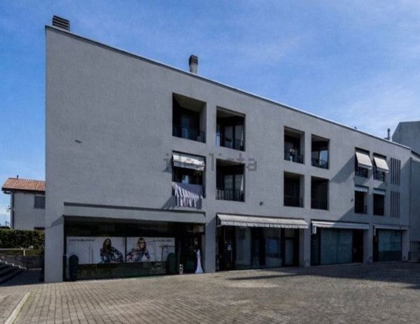 locale commerciale in vendita a Biassono